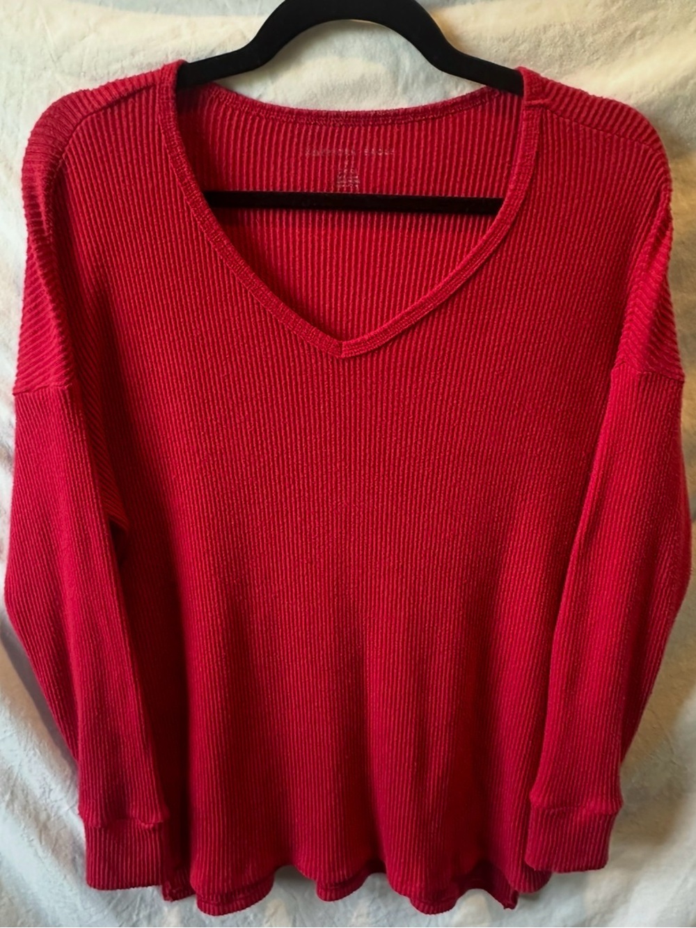 American Eagle Women's Red V-Neck Ribbed Sweater
